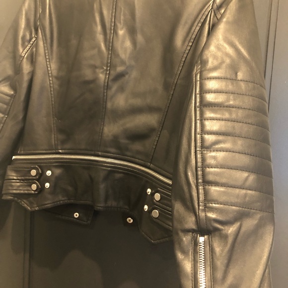 ( SOLD) 🙈zara leather jacket - Picture 4 of 4